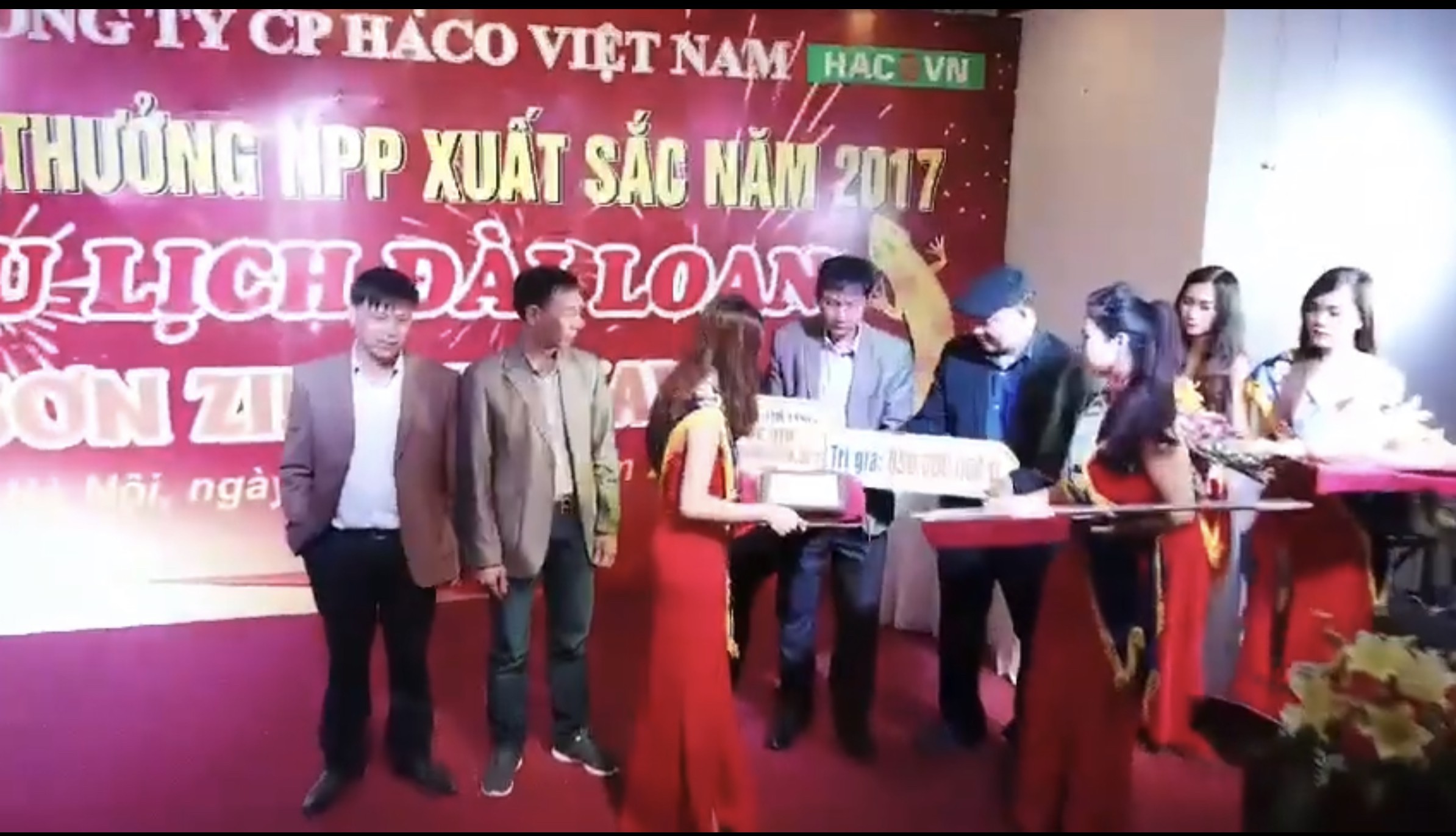 Hội nghị khách hàng Sơn ZIKON, KAWA trước khi du lịch Đài Loan